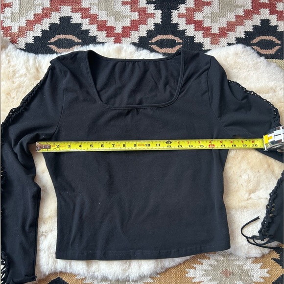 Women’s Large Black Long Sleeve Layering Crop with Handwoven Design Down Arms - Picture 10 of 11